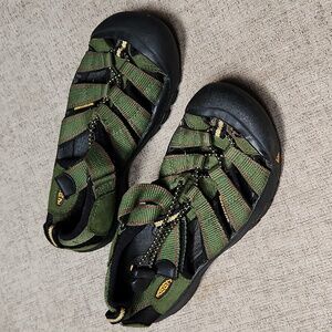 EUC Keen sandals